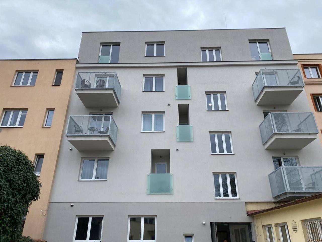 Perla Hradce 101 Apartman Hradec Králové Kültér fotó