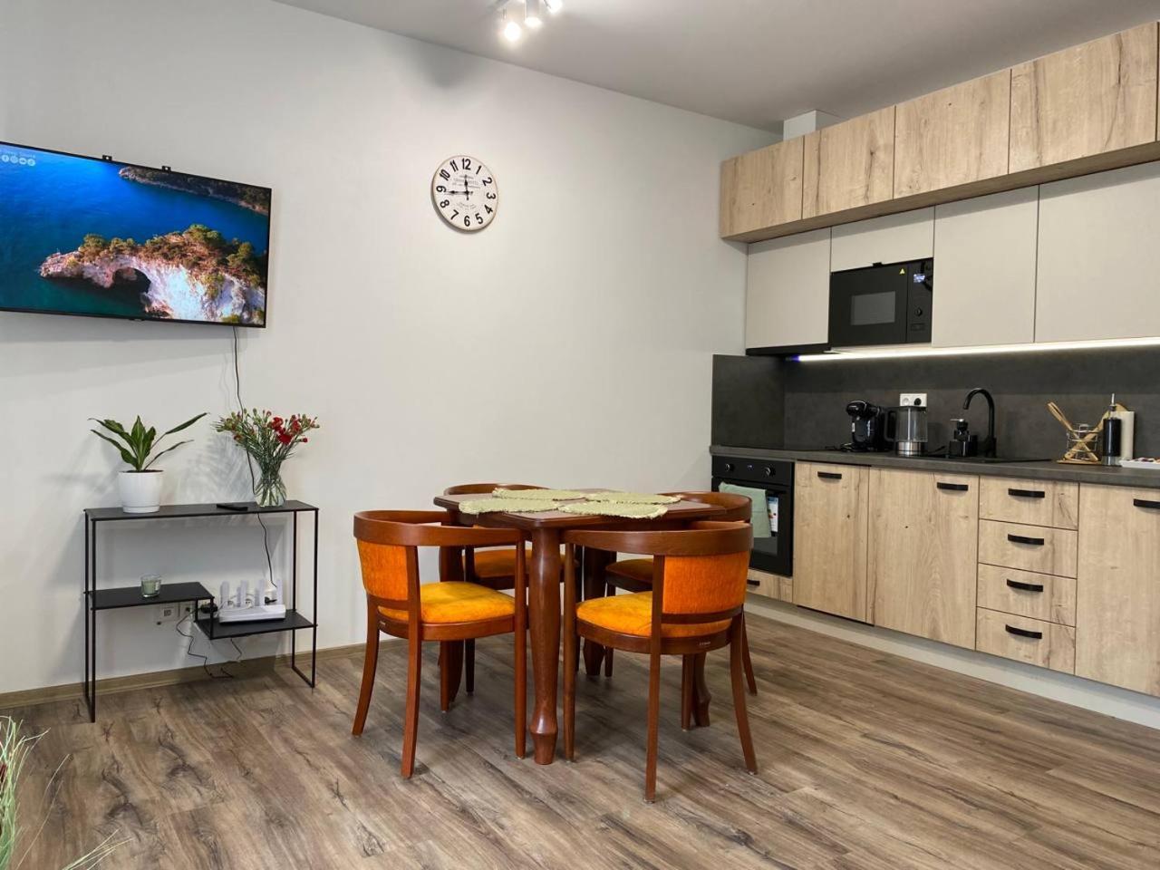 Perla Hradce 101 Apartman Hradec Králové Kültér fotó