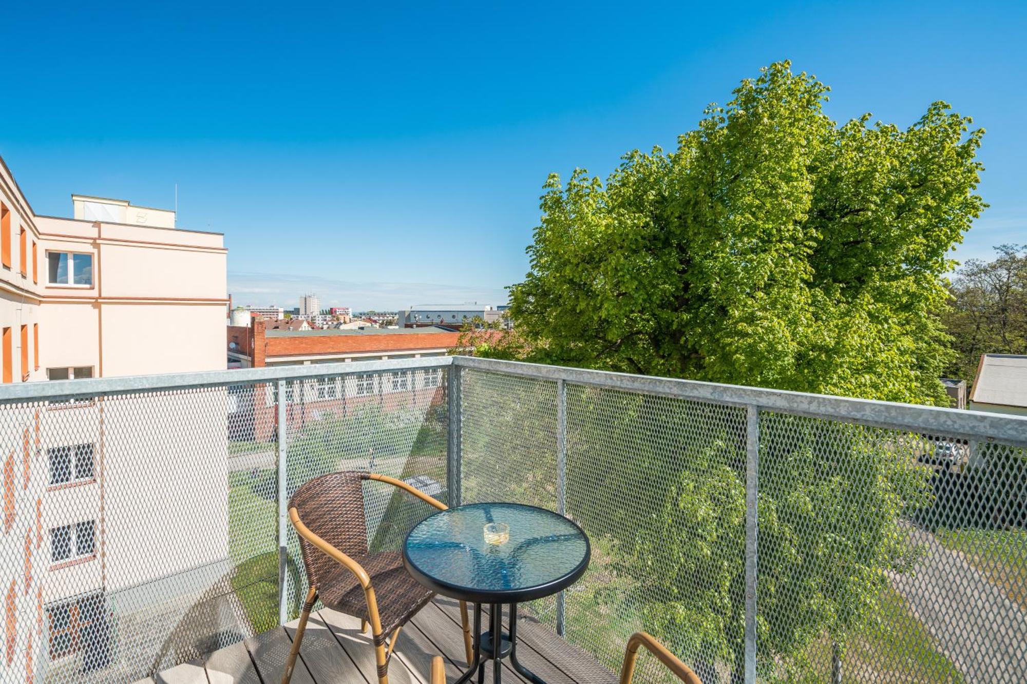 Perla Hradce 101 Apartman Hradec Králové Kültér fotó