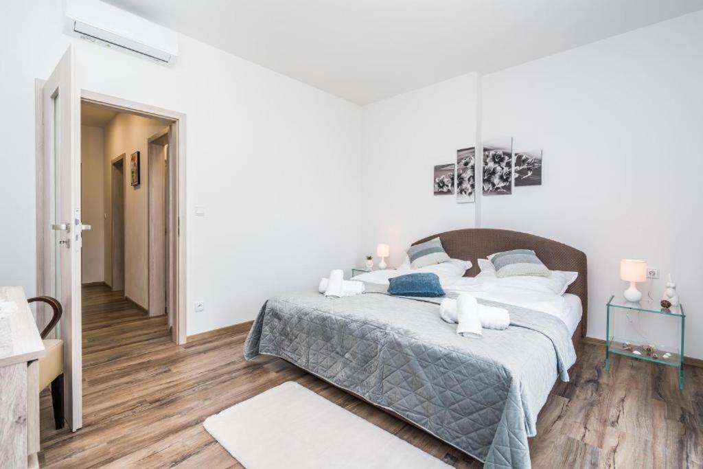 Perla Hradce 101 Apartman Hradec Králové Kültér fotó